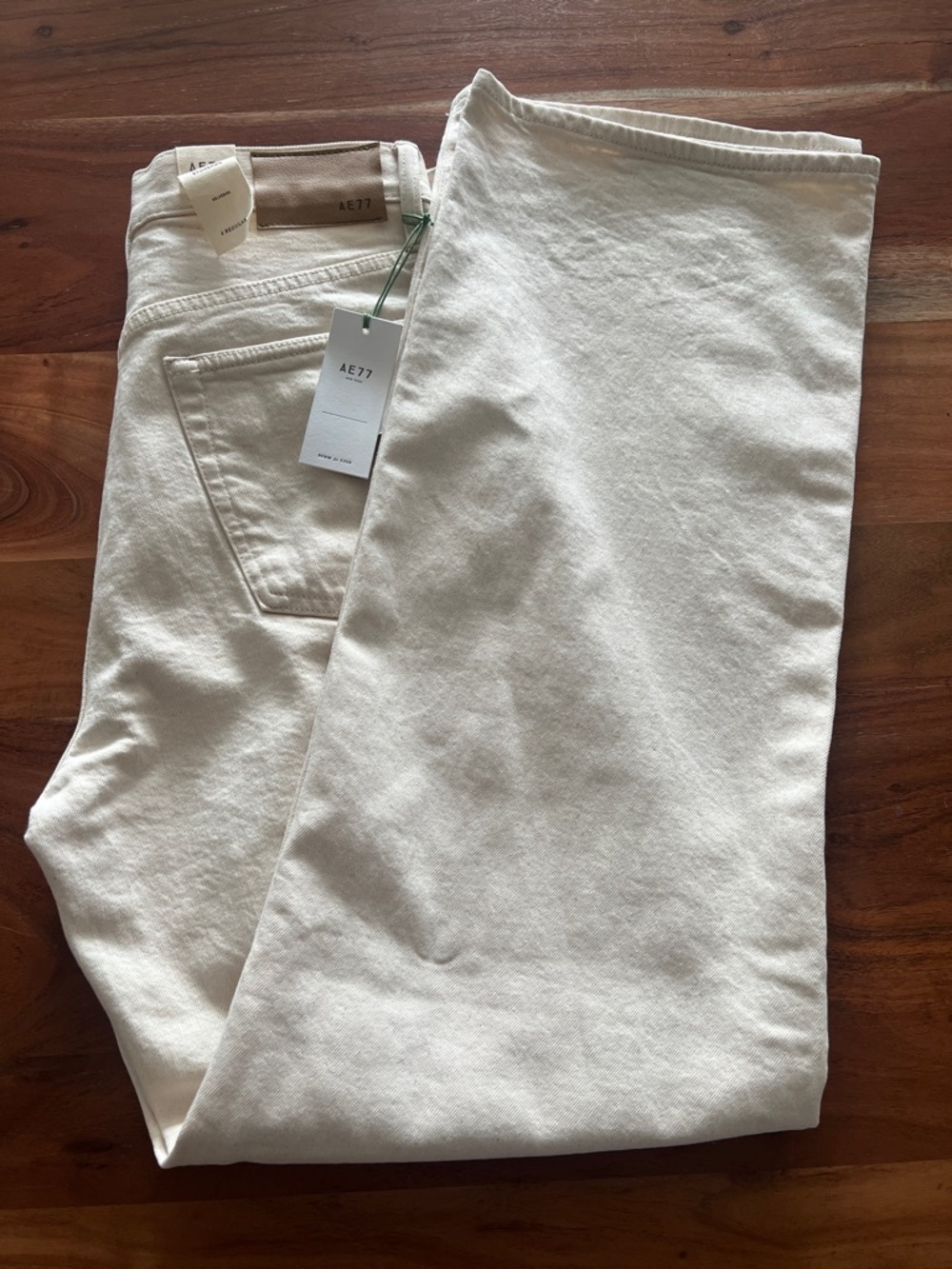 AE77 Cream White Jeans